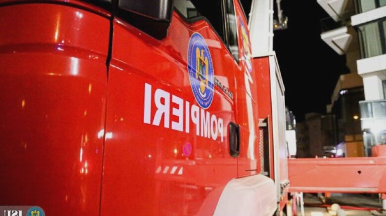 doua femei ranite dupa ce un copac a cazut peste ele in sectorul 2 al capitalei 68a3411496451