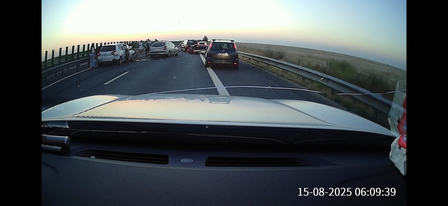 e horror pe a2 nu se merge se sta accident cu 5 masini pe autostrada de la bucuresti la mare traficul rutier e restrictionat pe prima banda 689ed25134aa8