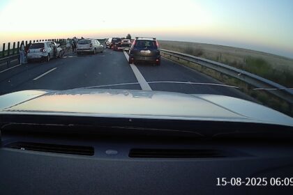 e horror pe a2 nu se merge se sta accident cu 5 masini pe autostrada de la bucuresti la mare traficul rutier e restrictionat pe prima banda 689ed25134aa8