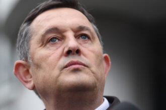 eurodeputatul aur gheorghe piperea opozitia pregateste 6 motiuni de cenzura impotriva guvernului bolojan plangere si la cedo 68b1b0aa08d8a