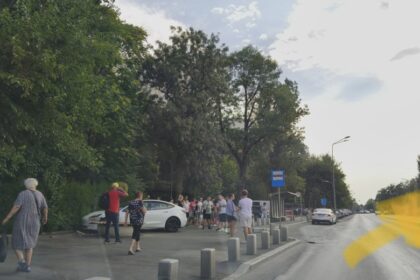 foto accident in berceni pe strada luica unde o masina electrica pare ca a zburat pe trotuar pe langa o statie stb tesla o fi inventat prima masina zburatoare 68a88d3448113