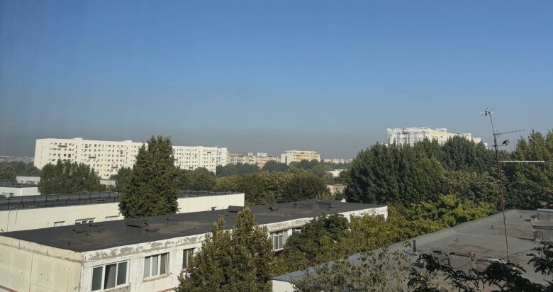 foto aerul din bucuresti e azi irespirabil din cauza incendiului de azi noapte din dragonul rosu miros inecacios si insuportabil de plastic ars din berceni pana titan 68aeb688476c6