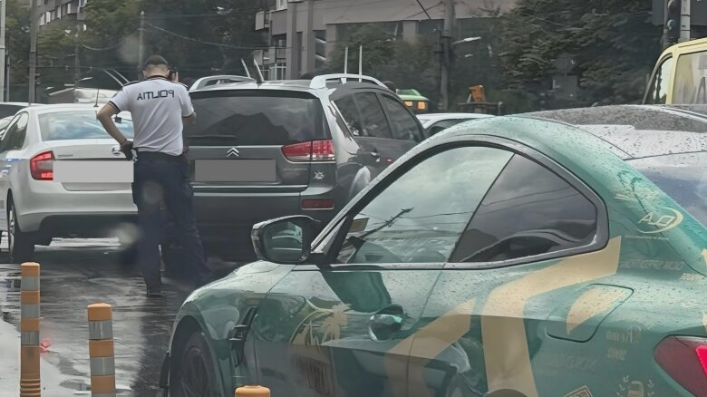 foto haos la intersectia dintre bd iuliu maniu cu lujerului blocaj pe sensul spre autostrada a1 bucuresti pitesti 68a2ea14b81d0