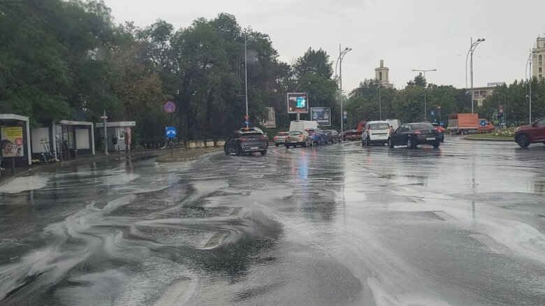 foto s au format primele baltoace pe strazi dupa ploaia de dimineata din bucuresti sanie toata capitala spune o bucuresteanca 68a2f826ed139