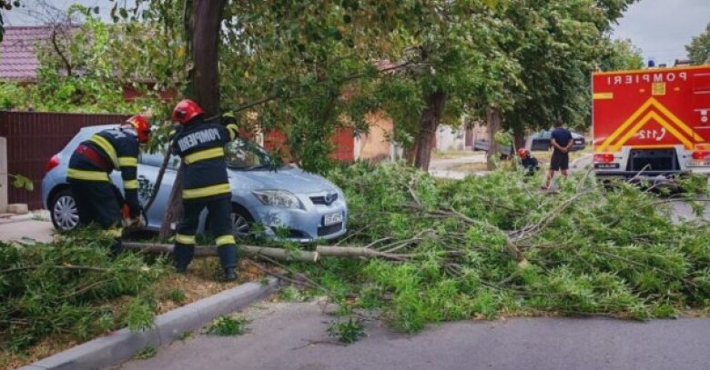 igsu 150 de apeluri la 112 in regiunea bucuresti ilfov in urma furtunii 68a9246486e50