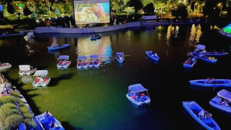 in weekend putem vedea filme de pe lac f09f8ca0 cinema sub stele se muta in parcul drumul taberei in acest final de saptamana f09f8ea5 programul pe zile 68b0a928cc680