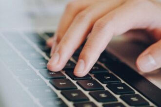 ministerul economiei suspenda inscrierile pentru posturi in conducerea companiilor de stat a primit peste 2 000 de cv uri 68b010a47234c