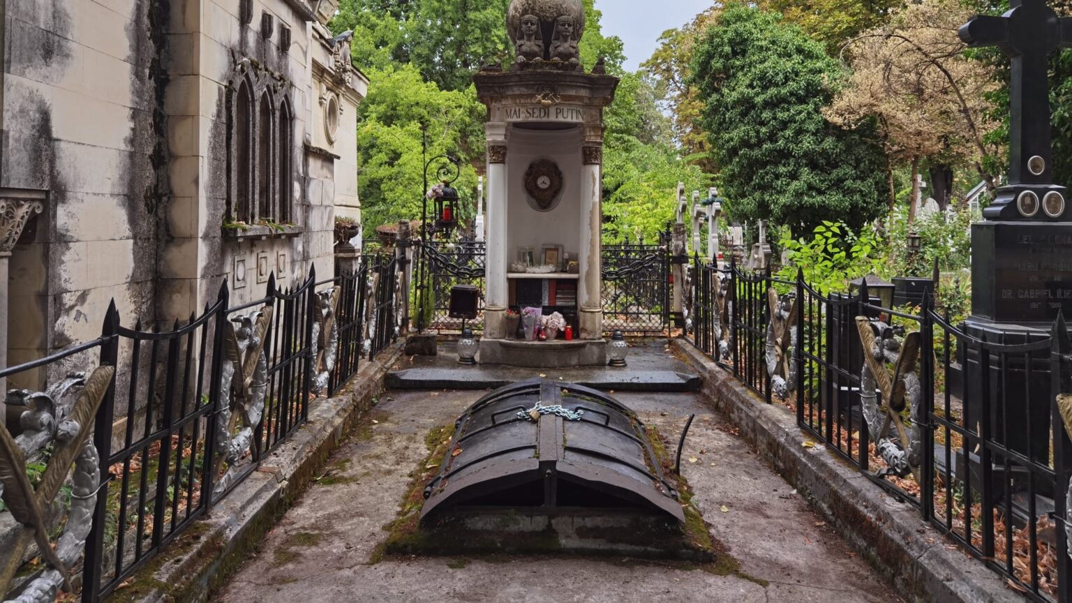 mormantul iuliei hasdeu cel mai jefuit din cavou din cimitirul bellu va fi pus in siguranta monumentul la care n a s a intervenit de peste un secol sta acum sa cada 689dcdff5f98f