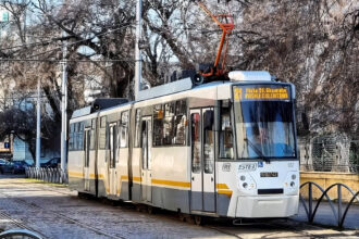 o masina parcata pe sine pe calea mosilor a blocat tramvaiele stb linia 21 deviata update 689c54def1d75