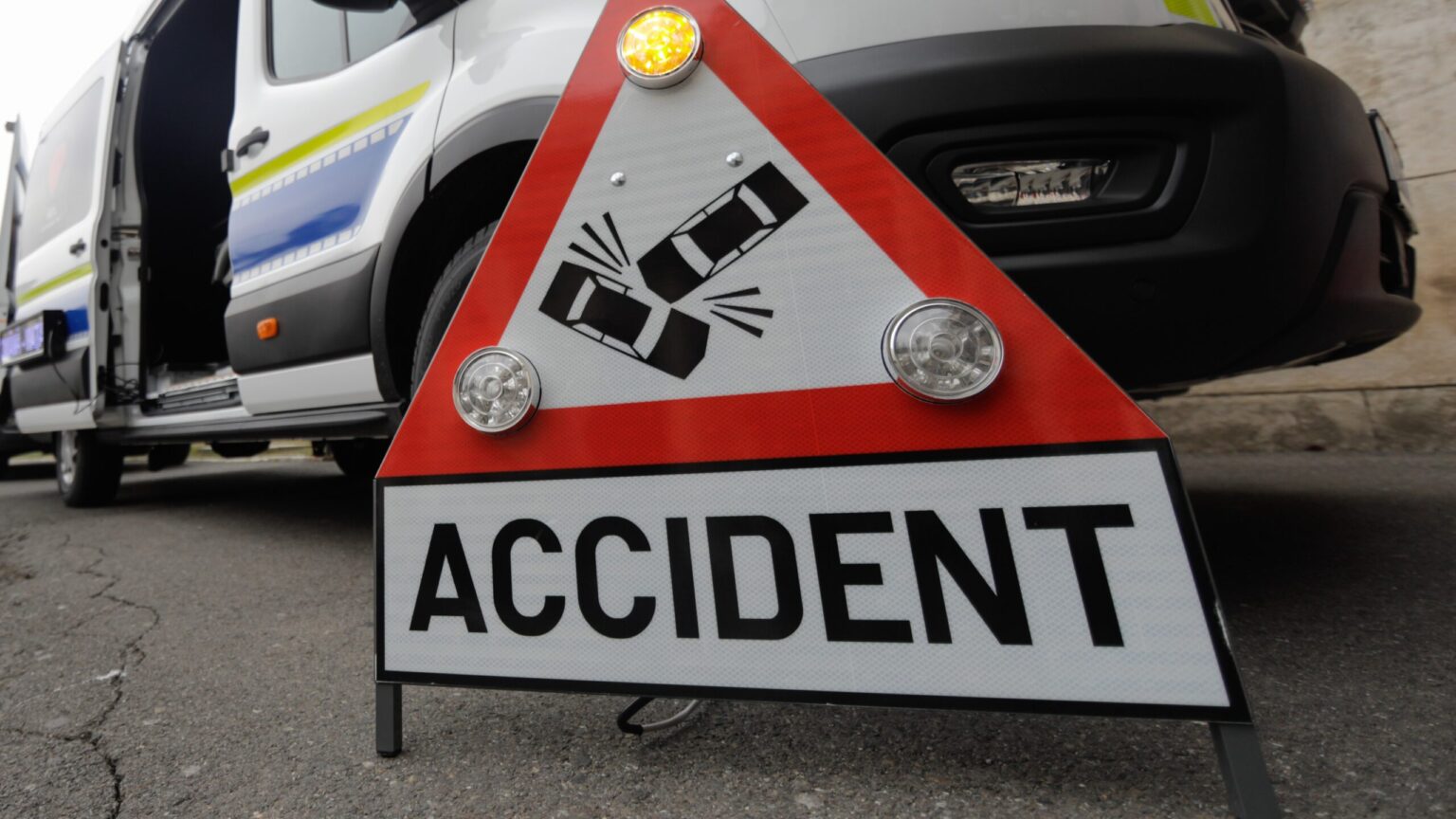 primele accidente la prima ora pe a2 bucuresti constanta se anunta un weekend infernal pe autostrada si mega aglomerat pe litoral 689d7dde87cab