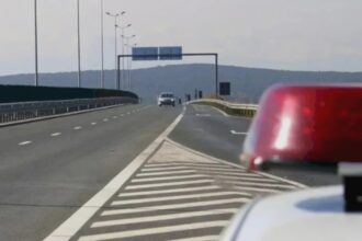 restrictii pe a1 pe sensul dinspre bucuresti spre pitesti pana diseara pe mai multe segmente de drum iar se carpeste asfalt si se refac marcaje 68a6cde86d079