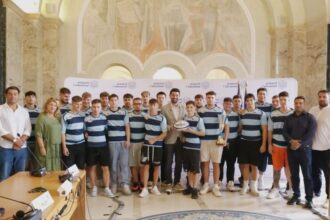 rugbisti ai colegiului tehnic dinicu golescu si antrenorii lor premiati de primaria sectorului 1 68a4132837125