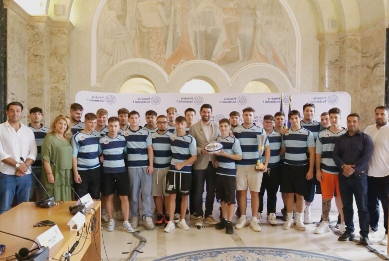 rugbisti ai colegiului tehnic dinicu golescu si antrenorii lor premiati de primaria sectorului 1 68a4132837125