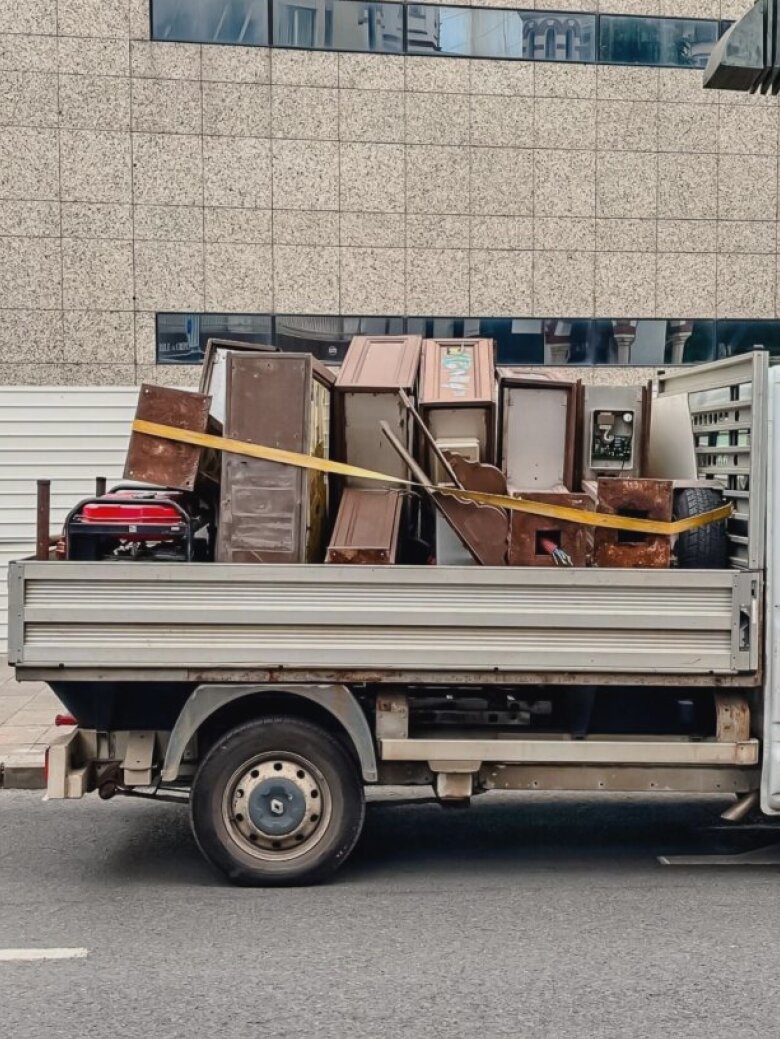 stelian bujduveanu anunta ca primaria colecteaza exponatele abandonate ruginite si insalubre de pe domeniul public 68a93d1d3a344