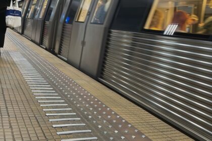 tentativa de suicid la metrou in piata victoriei o tanara s a aruncat in fata trenului care circula spre gara de nord care a fost oprit la timp 68af2948a13cc