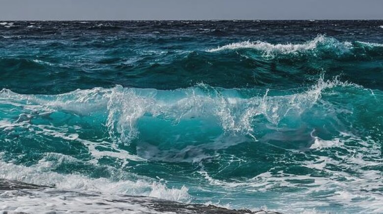 un barbat din bucuresti a murit inecat la mare a sarit in apa sa isi salveze fiul insa cel mic era pe sezlong 68a17a15974d6