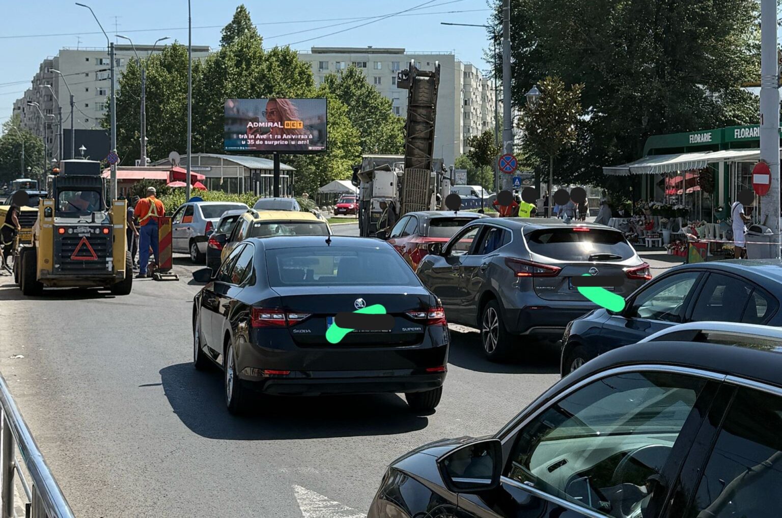 un santier blocheaza traficul din piata sudului un bucurestean ne avertizeaza ca se circula pe o singura banda spre vitan barzesti mai bine ocolim zona 689c6ef1413f7