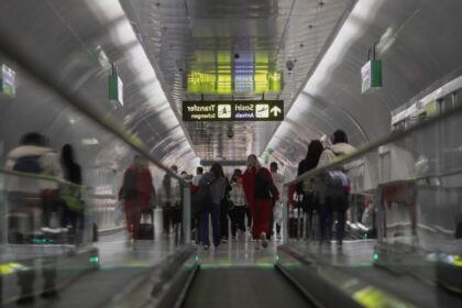 veste buna de pe aeroportul henri coanda din bucuresti a inceput montarea de noi scanere pentru bagajele de cabina limita de 100 ml dispare 68ab2af1ec838