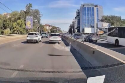 video 10 secunde cu pocneli in lant in traficul din bucuresti soferii s au grabit si s au lovit ca popicele 68aeefca5a702 1