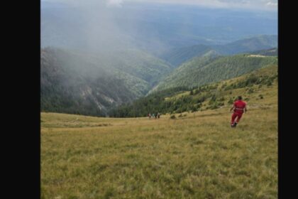 video accident mortal in muntii iezer papusa culegatori de fructe au fost alertati de strigate in zona starea tanarului grav ranit 68aae7ebd8746