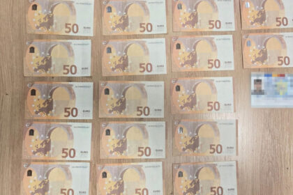 video barbat prins cu bani falsi pe aeroportul henri coanda ce voia sa faca cu sutele de euro 68b2d6fa3e700