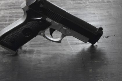 video focuri de arma in sectorul 3 al capitalei un tanar a tras cu pistolul in directia unei terase 68a594469a77d