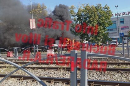 video o masina a luat foc langa stadionul steaua traficul si liniile stb sunt blocate pe strada brasov update 68add02ebc286