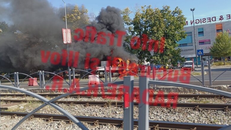 video o masina a luat foc langa stadionul steaua traficul si liniile stb sunt blocate pe strada brasov update 68add02ebc286