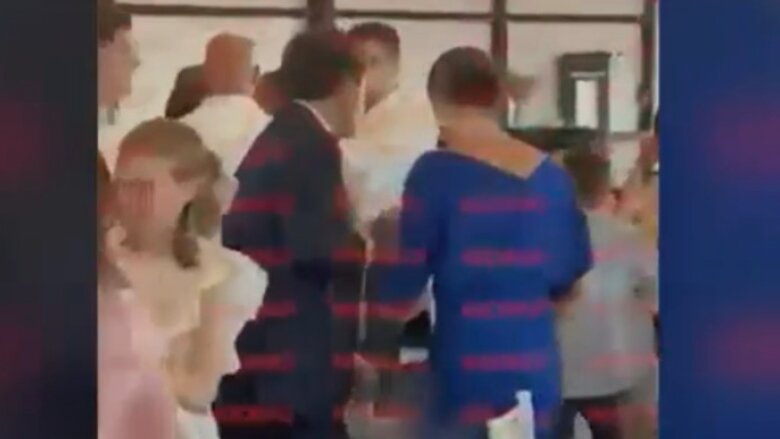 video presedintele nicusor dan surprins la o nunta langa bucuresti in weekendul prelungit de sfanta maria 68a4d6e2c46a9