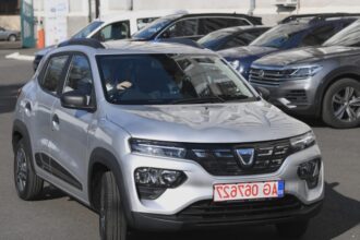 vine primavara la politia locala a capitalei cu 52 de dacia spring masinile electrice sunt acum la pmb propunerea e sa le foloseasca agentii care ies in misiuni prin oras 68ac266076095