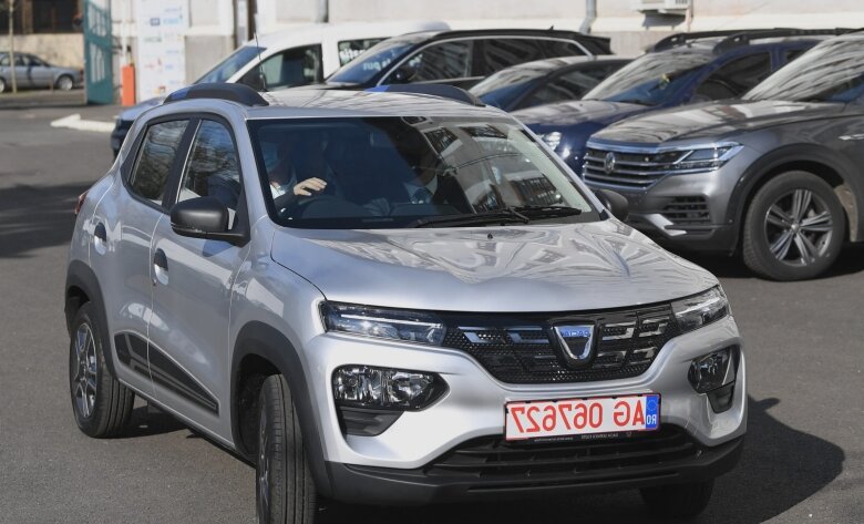 vine primavara la politia locala a capitalei cu 52 de dacia spring masinile electrice sunt acum la pmb propunerea e sa le foloseasca agentii care ies in misiuni prin oras 68ac266076095