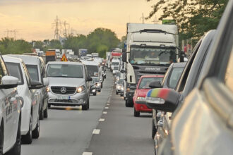 2 kilometri in 40 de minute blocaj total la intrarea in bucuresti de pe a1 este cu niste infernale cozi de pe la kilometrul 15 68cad0b66a964
