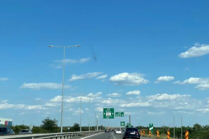 5 zile de restrictii de circulatie pe autostrada a1 sensul pitesti bucuresti se decoperteaza asfaltul pe 7 kilometri de sosea sa speram ca intru inlocuire mai trainica 68da22cf67b20