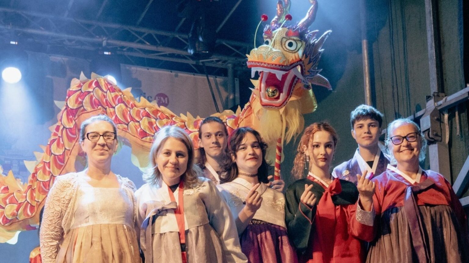 a inceput asia fest la arena nationala f09fa5a2 timp de trei zile bucurestenii se pot bucura de mancaruri traditionale muzica si dansuri asiatice programul complet 68cd5a3606079