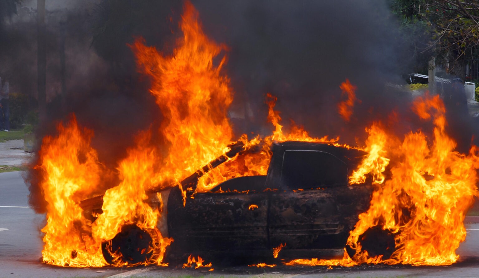 accident cumplit cu doua masini din care una a luat foc pe dn4 bucuresti oltenita trei oameni raniti trafic oprit 68baa907bdec2