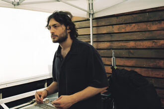 actorul toto dumitrescu fiul lui ilie dumitrescu cautat de politisti din bucuresti dupa ce ar fi provocat un accident in primaverii apoi ar fi fugit 68c8023fa85b8