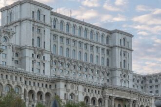 alerta de securitate in parlamentul de la bucuresti o femeie din republica moldova a incercat sa intre in casa poporului cu mai multe cutite 68c3da174a019 2