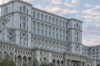 alerta de securitate in parlamentul de la bucuresti o femeie din republica moldova a incercat sa intre in casa poporului cu mai multe cutite 68c3da174a019 2