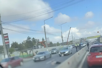 alerta pieton spulberat de masina pe dn1 in otopeni dupa ce a traversat sarind peste separatorul de beton dintre sensuri trafic restrictionat din cauza accidentului 68dba7ecc3556