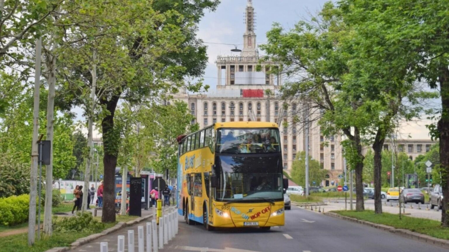autobuzele turistice city tour vor face plimbari gratuite de zilele bucurestiului in weekend plecarea se va face din piata presei 68caf1ee7a12e