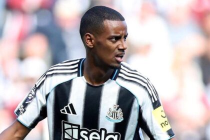 comportamentul lui isak de a forta transferul arata rau pentru fotbal considera alan shearer 68b822b42f2b0