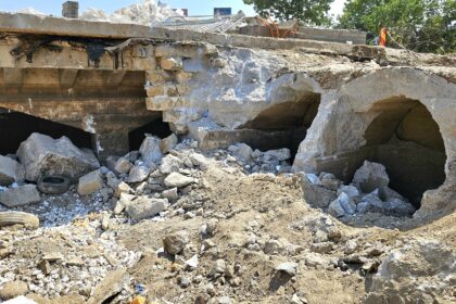 descoperire arheologica la planseul unirii elemente de constructie vechi gasite in timpul lucrarilor 68ca6411733ce