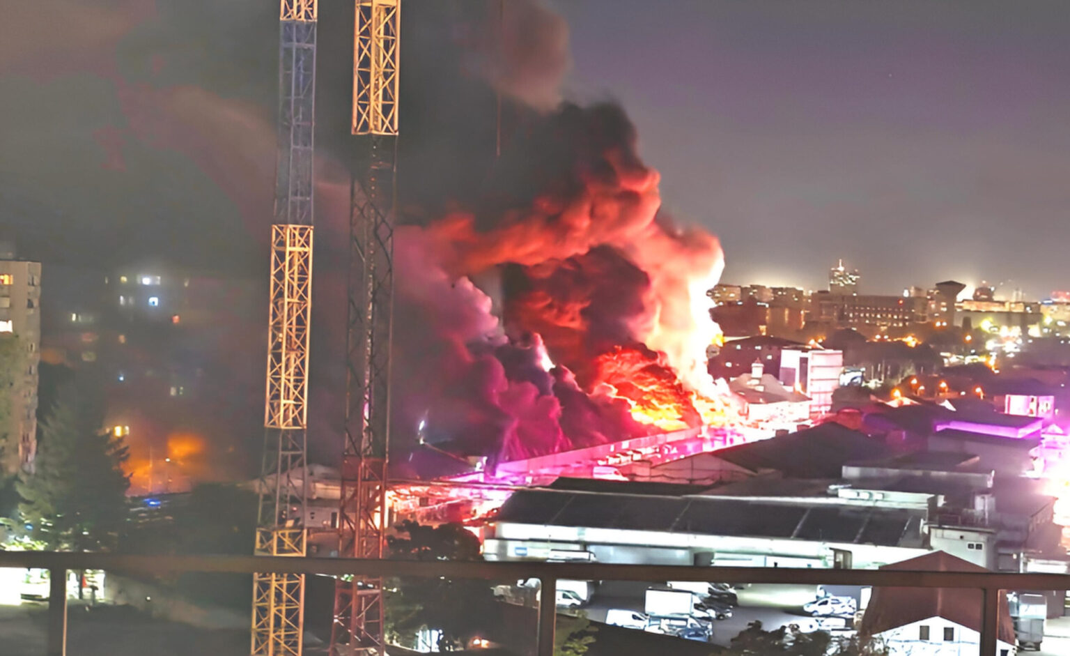 dezbaterea zilei printre bucuresteni dupa incendiul din pantelimon de la depozitul antrefrig sa vezi acum blocuri zona e mina de aur pentru dezvoltatori 68d3d3eeba3c0