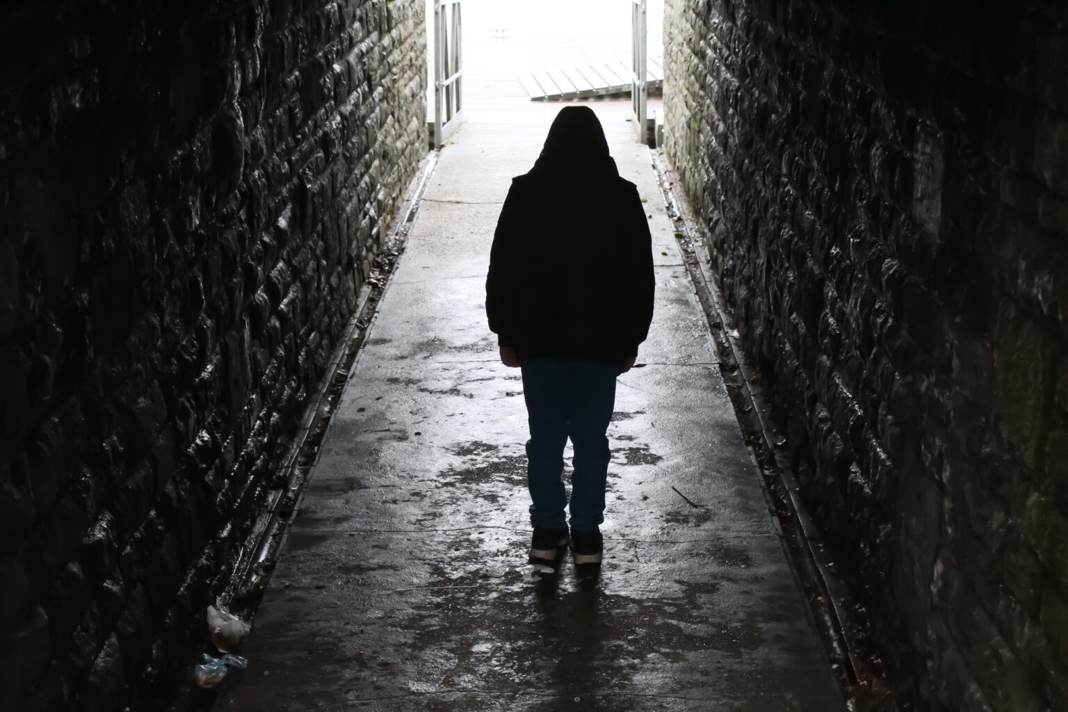 esential elev de 17 ani din bucuresti luat de pe strada dupa noua serie de amenintari cu arma trimise pe e mail la sute de scoli si spitale din bucuresti si din tara 68d3a88d9a55a