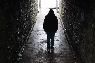 esential elev de 17 ani din bucuresti luat de pe strada dupa noua serie de amenintari cu arma trimise pe e mail la sute de scoli si spitale din bucuresti si din tara 68d3a88d9a55a