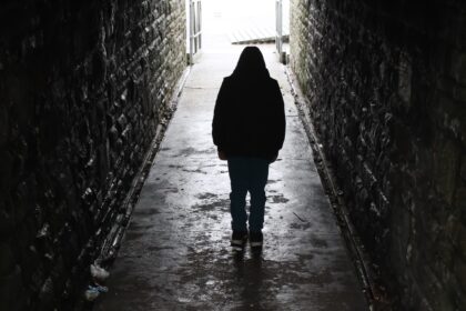 esential elev de 17 ani din bucuresti luat de pe strada dupa noua serie de amenintari cu arma trimise pe e mail la sute de scoli si spitale din bucuresti si din tara 68d3a88d9a55a