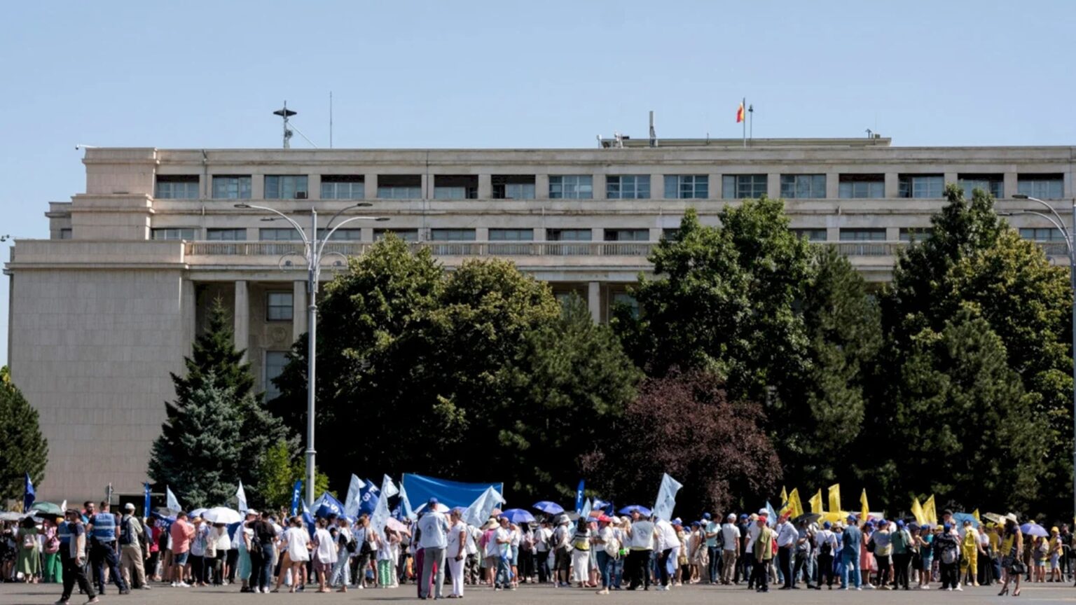 esential sunt si azi proteste in bucuresti angajati din administratia locala se aduna in piata victoriei care e traseul lor ca sa stiti ce sa evitati in trafic 68c7ac972ec2e