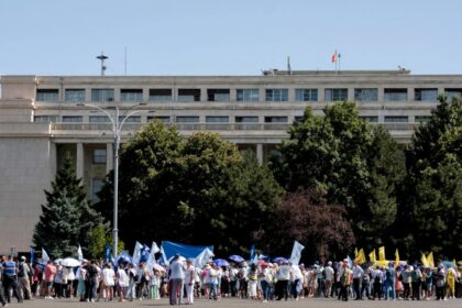esential sunt si azi proteste in bucuresti angajati din administratia locala se aduna in piata victoriei care e traseul lor ca sa stiti ce sa evitati in trafic 68c7ac972ec2e