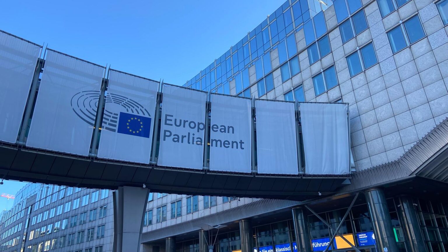 eurobarometru 68 dintre europeni doresc ca ue sa joace un rol mai important pentru a le asigura protectia in fata crizelor internationale si a riscurilor de securitate 68b7ea76d94c6