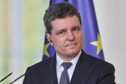 exclusiv ce spune nicusor dan despre o alianta psd aur si despre sondajul care da partidul lui simion la 40 asa interpretez eu 68d64f9b44ca1